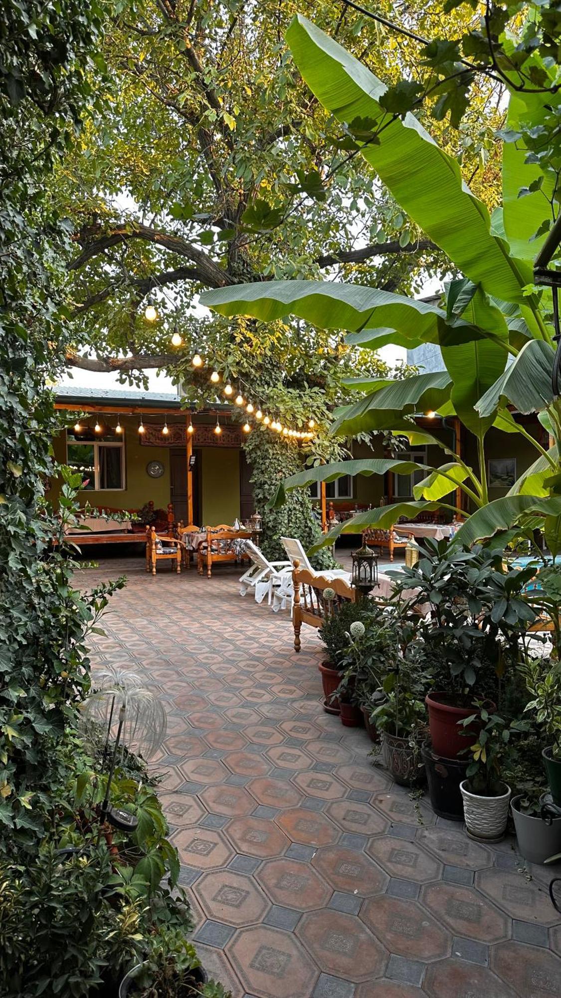 Green Yard Boutique Guesthouse Tasjkent Buitenkant foto